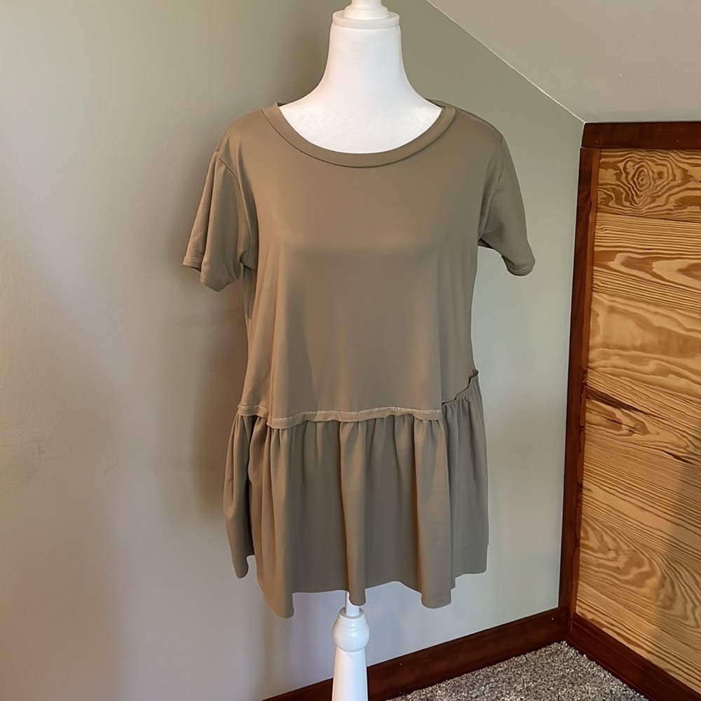 Entro Stretchy Ruffle Hem Short Sleeve Top Blouse Small